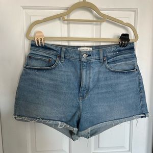 Abercrombie curve love mom shorts